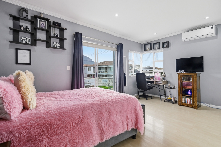 5 Bedroom Property for Sale in Claremont Western Cape